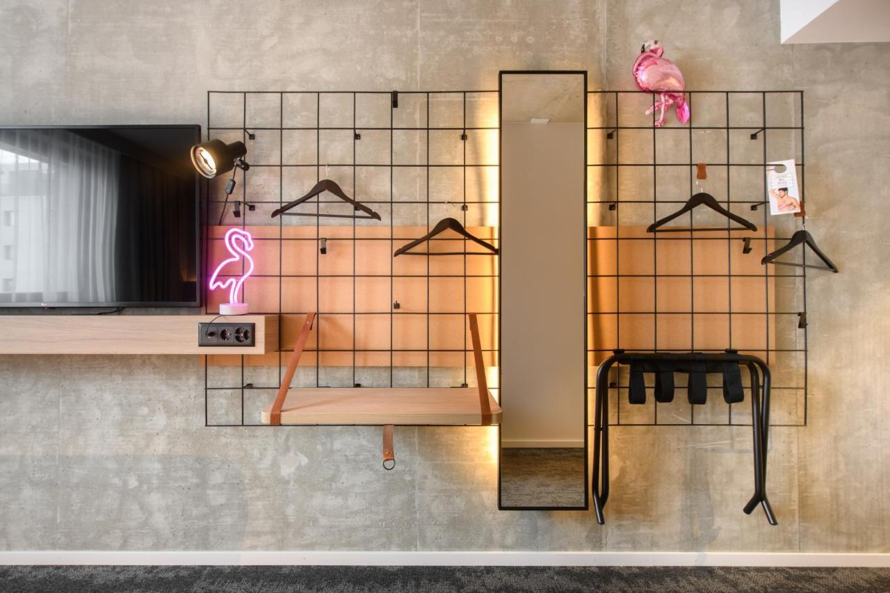 Moxy Sion Hotel Bagian luar foto
