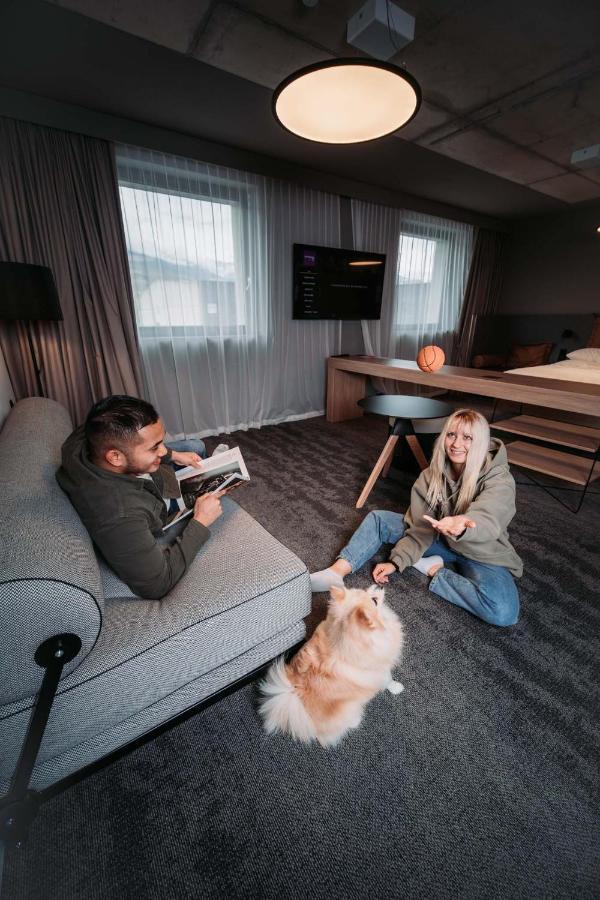 Moxy Sion Hotel Bagian luar foto