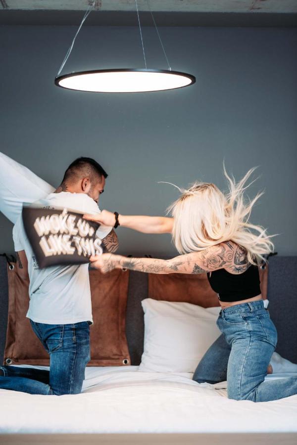 Moxy Sion Hotel Bagian luar foto