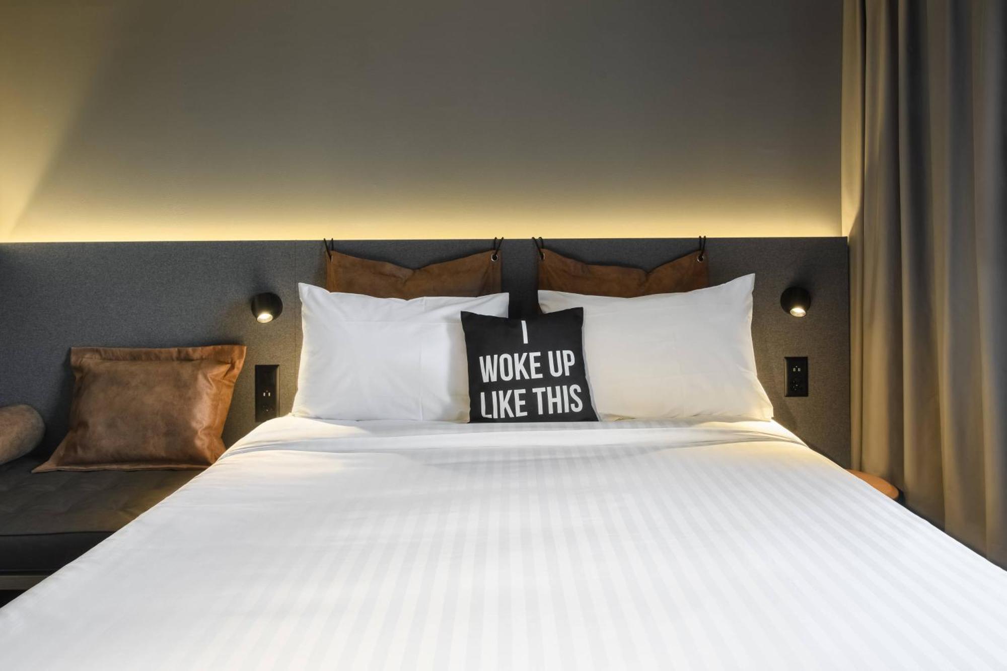 Moxy Sion Hotel Bagian luar foto